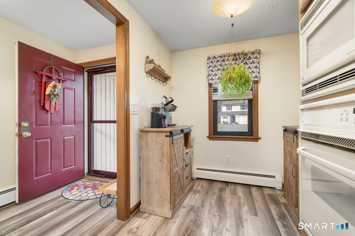 19 Tanner Crossing, Unit 19 Wethersfield, CT 06109 - Photo 14 of 40 1st Floor - Kitchen