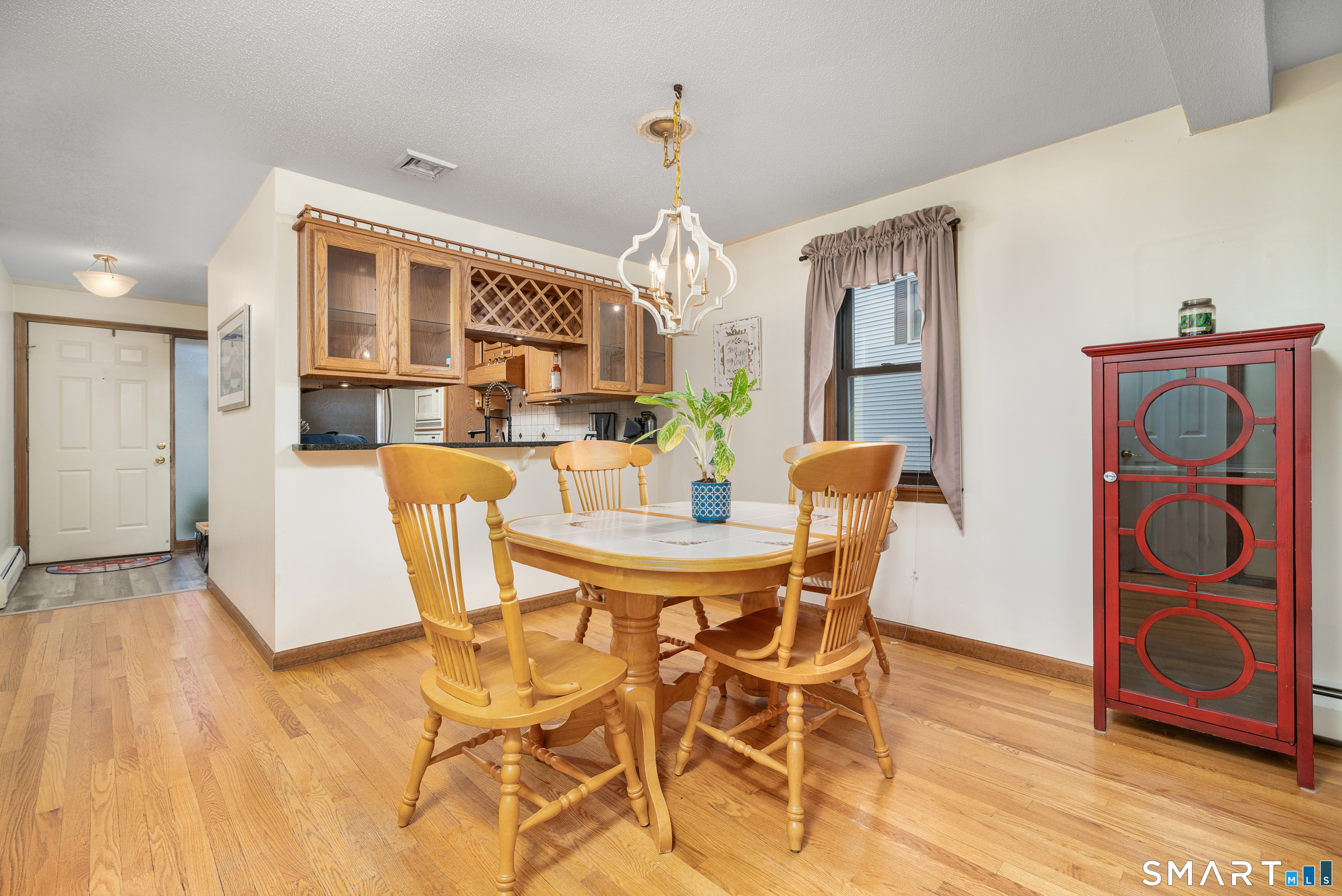 19 Tanner Crossing, Unit 19 Wethersfield, CT 06109 - Photo 15 of 40 1st Floor - Dining Room