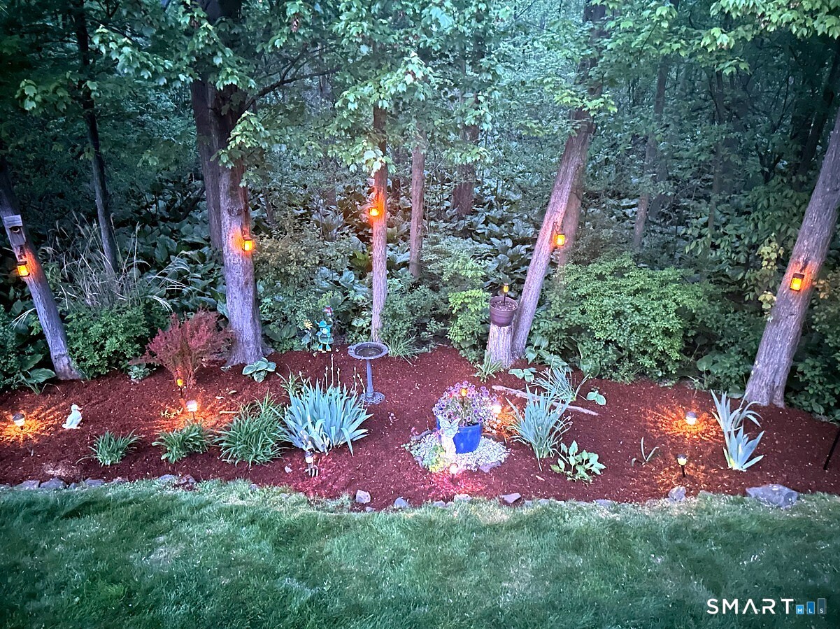 19 Tanner Crossing, Unit 19 Wethersfield, CT 06109 - Photo 35 of 40 Garden Area at Woods Line - Maintained by Seller