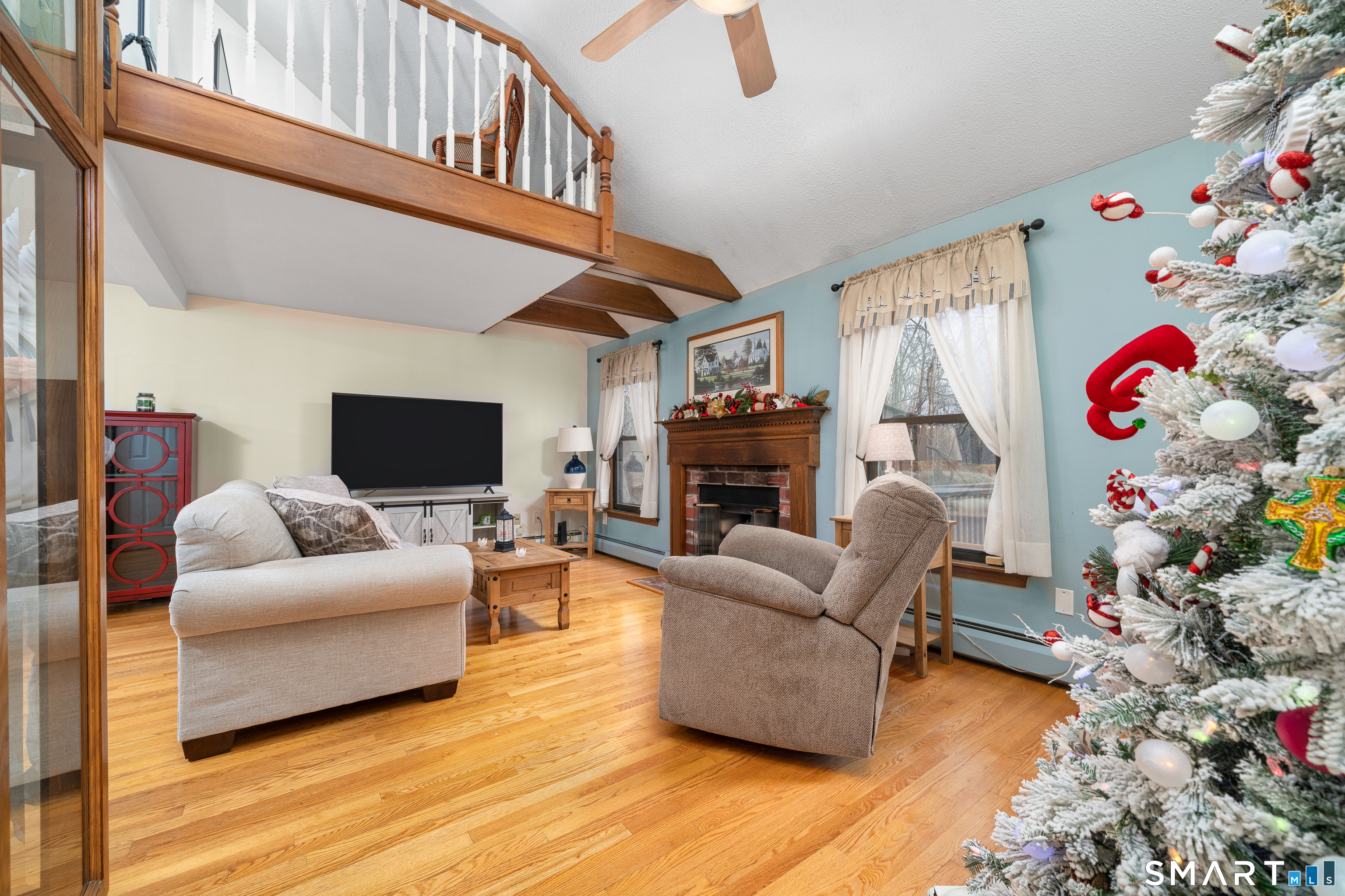 19 Tanner Crossing, Unit 19 Wethersfield, CT 06109 - Photo 6 of 40 1st Floor - Living Room w/gas Fireplace