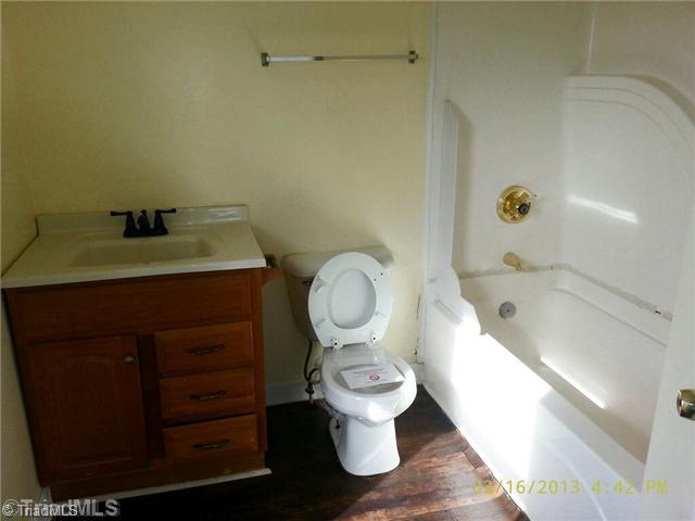 2669 Troxler Road Burlington, NC 27215 - Photo 7 of 7 Bath.