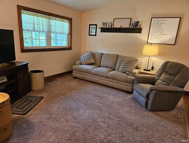 $399,000 | 8125 East Old U S 33 Highway, Churubusco, IN 46723