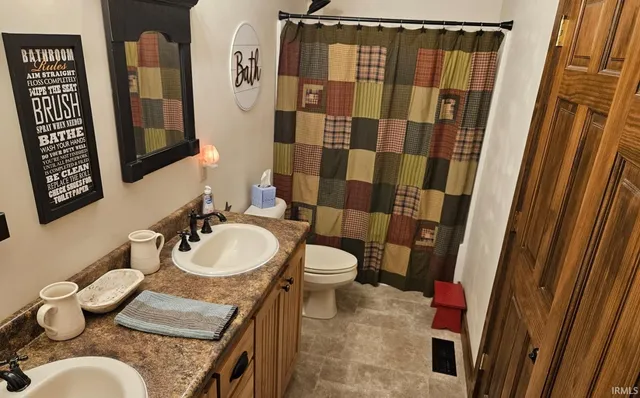 $399,000 | 8125 East Old U S 33 Highway, Churubusco, IN 46723