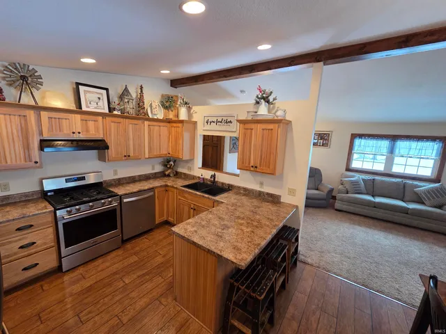 $388,000 | 8125 East U Highway South, Churubusco, IN 46723