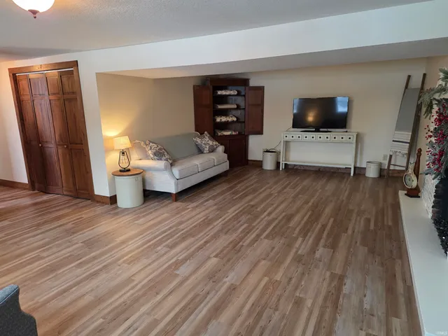 $388,000 | 8125 East U Highway South, Churubusco, IN 46723