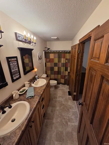 $388,000 | 8125 East U Highway South, Churubusco, IN 46723