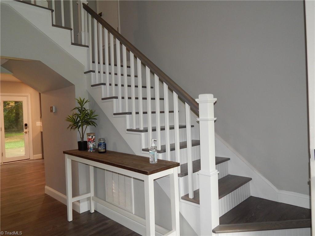 276 Buckingham Road Pinnacle, NC 27043 - Photo 6 of 47