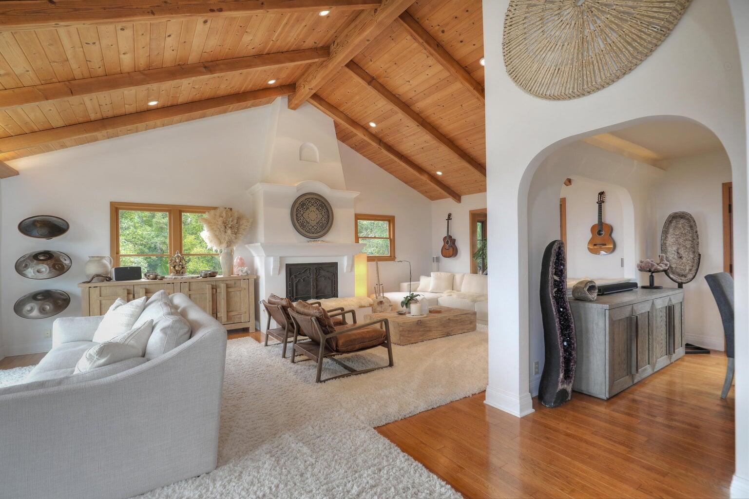 940 Arbolado Road Santa Barbara, CA 93103 - Photo 5 of 18 Living Room