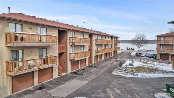 $209,900 | 565 Dean Street, Unit F, South Elgin, IL 60177