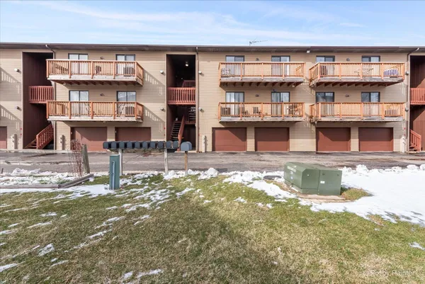 $209,900 | 565 Dean Street, Unit F, South Elgin, IL 60177