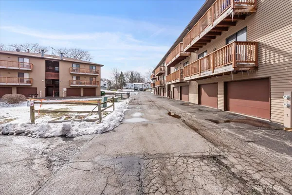 $209,900 | 565 Dean Street, Unit F, South Elgin, IL 60177