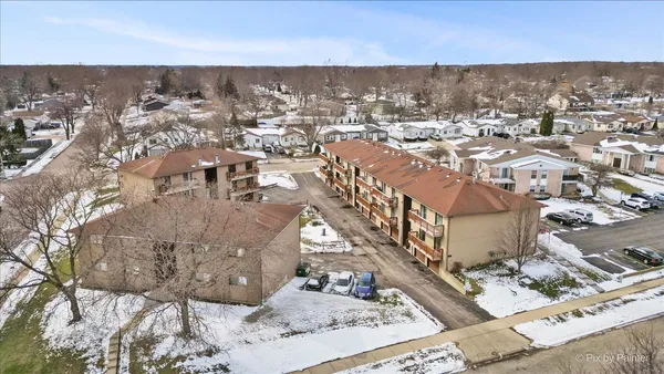 $209,900 | 565 Dean Street, Unit F, South Elgin, IL 60177