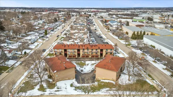 $209,900 | 565 Dean Street, Unit F, South Elgin, IL 60177