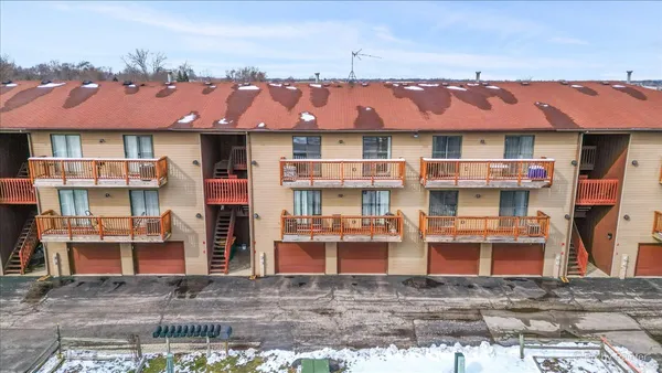 $209,900 | 565 Dean Street, Unit F, South Elgin, IL 60177