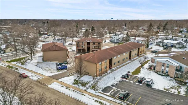 $209,900 | 565 Dean Street, Unit F, South Elgin, IL 60177