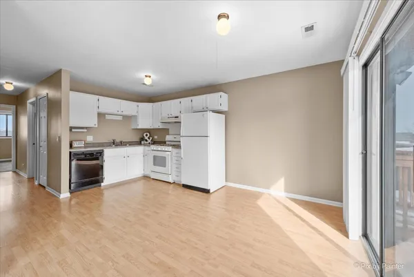 $209,900 | 565 Dean Street, Unit F, South Elgin, IL 60177