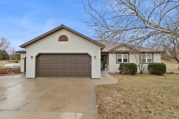 $400,000 | W7959 Jonathan Drive, Pardeeville, WI 53954