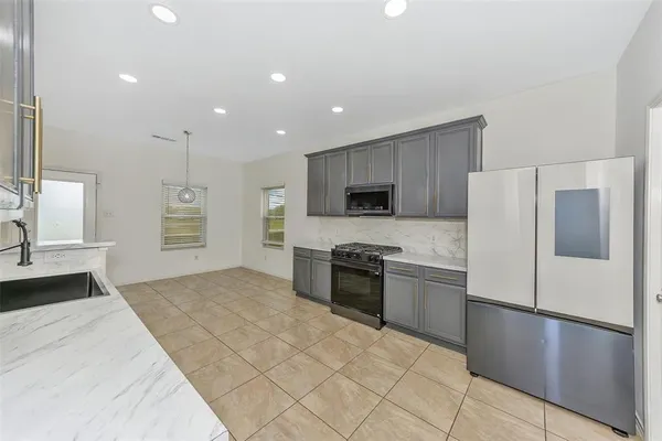$2,995 | 1020 Breeders Cup Drive, Fort Worth, TX 76179