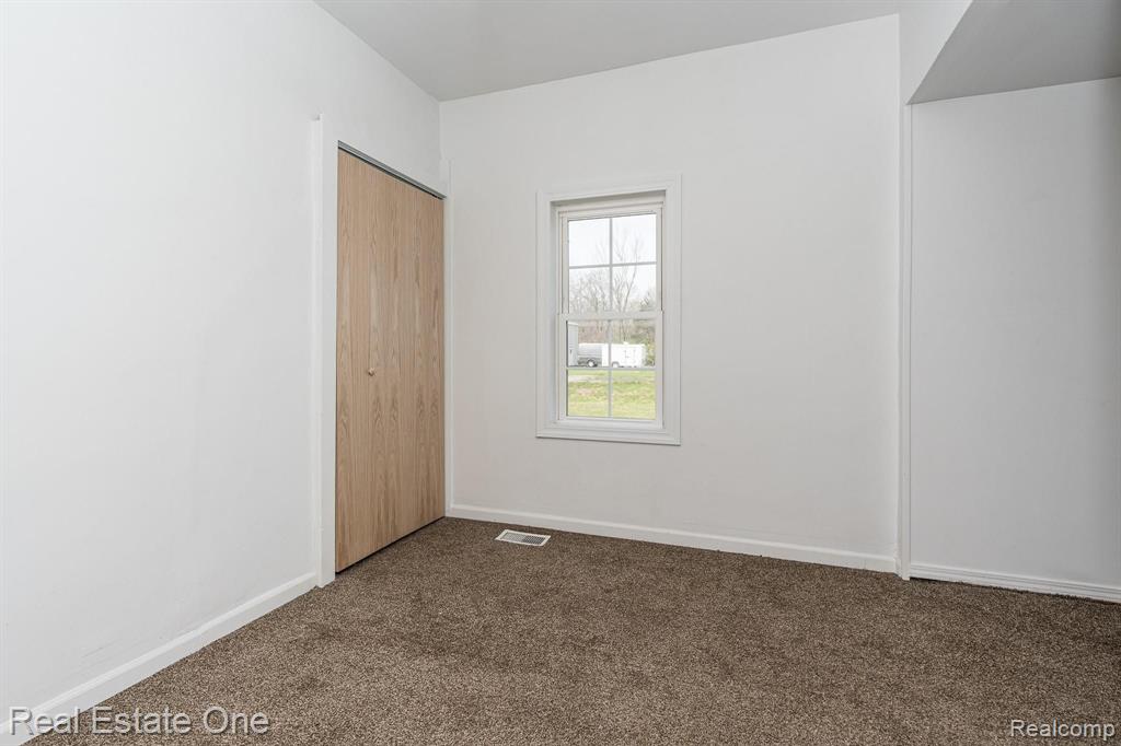 45445 Willis Road Belleville, MI 48111 - Photo 12 of 32