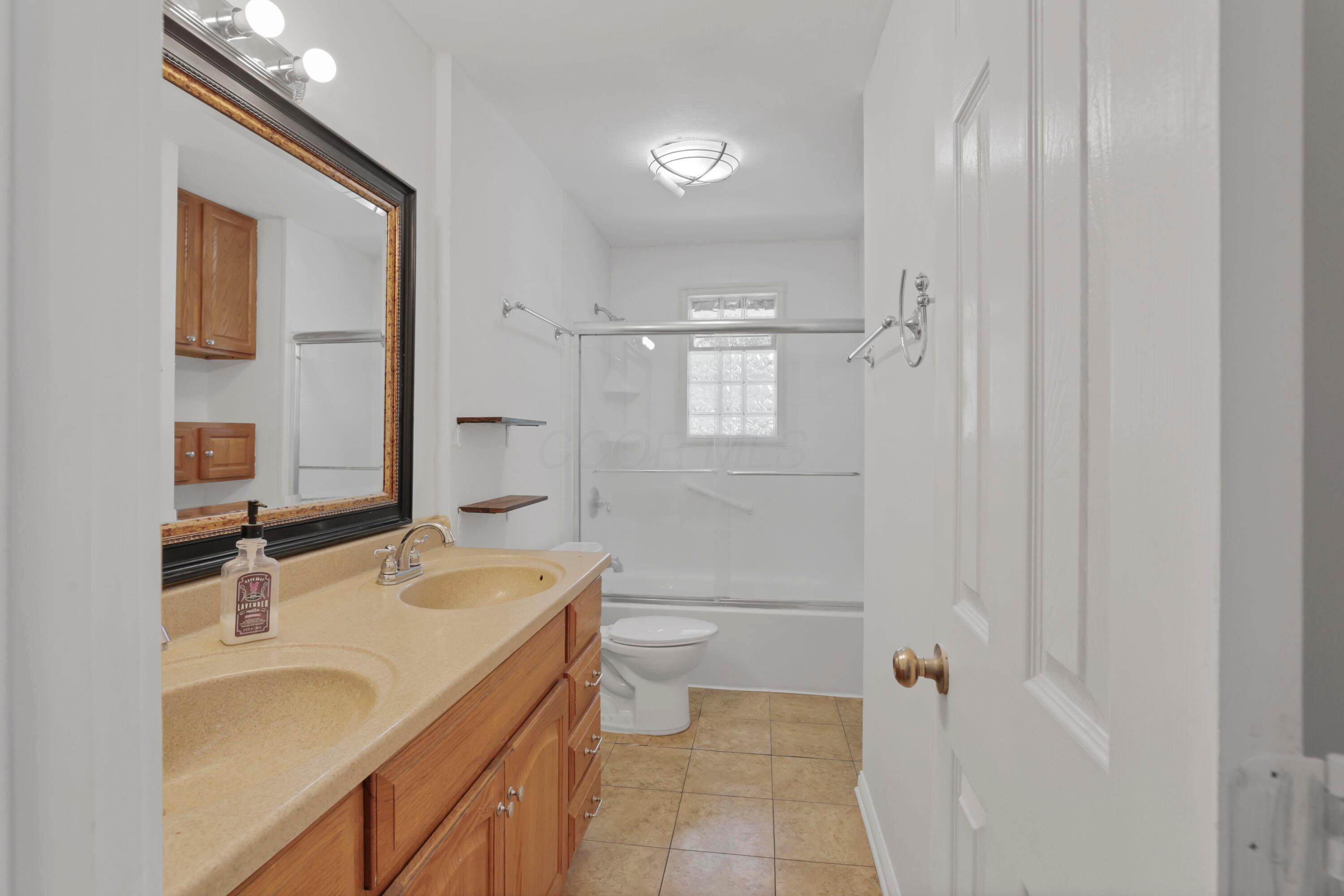 1224 Belden Road Columbus, OH 43229 - Photo 19 of 46 011A0248