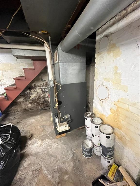 924 Locust Avenue Monessen, PA 15062 - Photo 16 of 25 a room with gym equipment