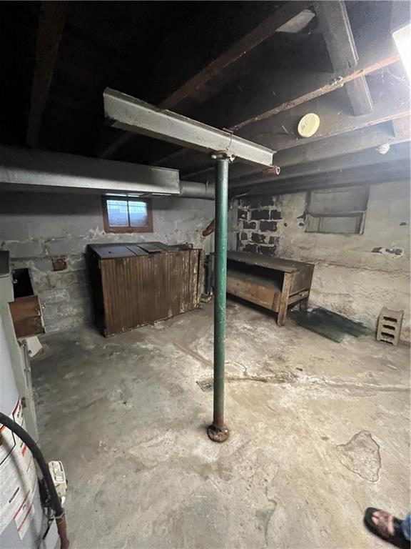 924 Locust Avenue Monessen, PA 15062 - Photo 17 of 25 a view of room