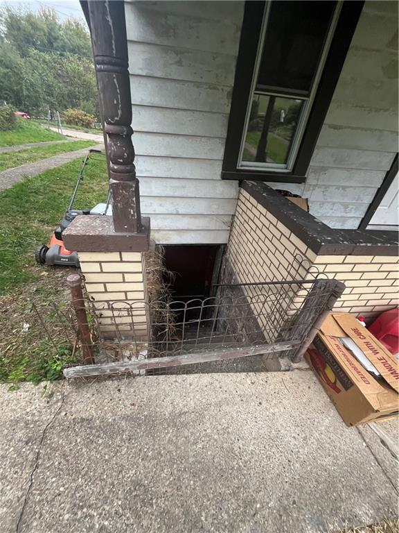 924 Locust Avenue Monessen, PA 15062 - Photo 23 of 25 a view of a door of a house