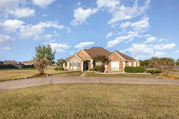 $495,000 | 1001 West Remington Park Drive, Terrell, TX 75160