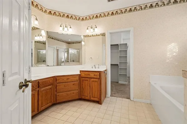 $495,000 | 1001 West Remington Park Drive, Terrell, TX 75160