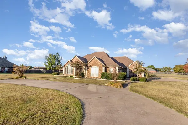 $495,000 | 1001 West Remington Park Drive, Terrell, TX 75160