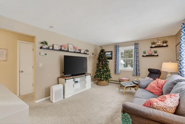 $549,900 | 1 Jeanne Drive, Topsham, ME 04086