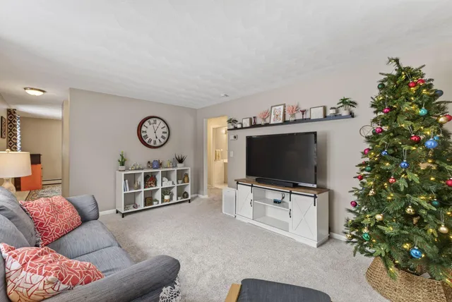 $549,900 | 1 Jeanne Drive, Topsham, ME 04086