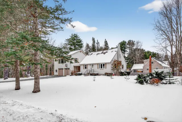 $549,900 | 1 Jeanne Drive, Topsham, ME 04086