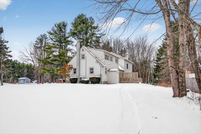 $549,900 | 1 Jeanne Drive, Topsham, ME 04086