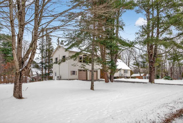 $549,900 | 1 Jeanne Drive, Topsham, ME 04086