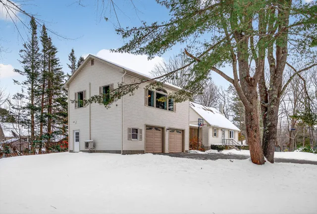 $549,900 | 1 Jeanne Drive, Topsham, ME 04086