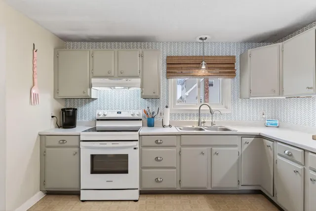 $549,900 | 1 Jeanne Drive, Topsham, ME 04086