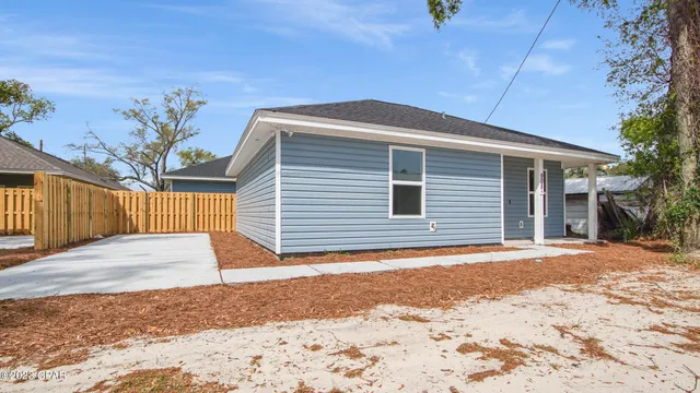 $1,395 | 908 Mulberry Avenue, Unit A, Panama City, FL 32401
