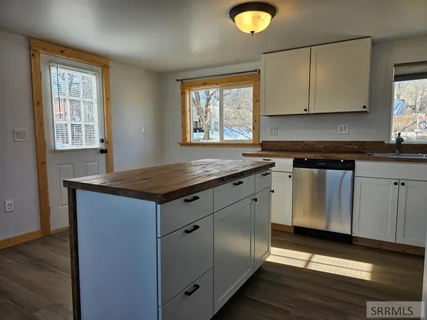 $379,999 | 704 13th Street, Salmon, ID 83467