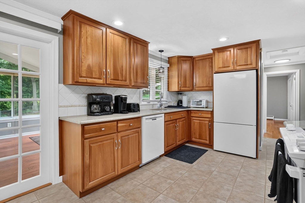 125 East Allen Ridge Road Springfield, MA 01118 - Photo 3 of 42