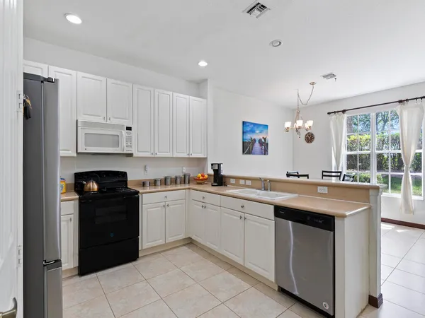 $2,200 | 9945 East Villa Circle, Vero Beach, FL 32966