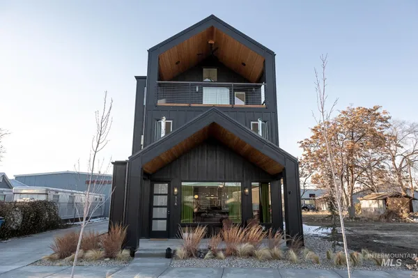 $1,499,999 | 114 East 33rd Street, Garden City, ID 83714