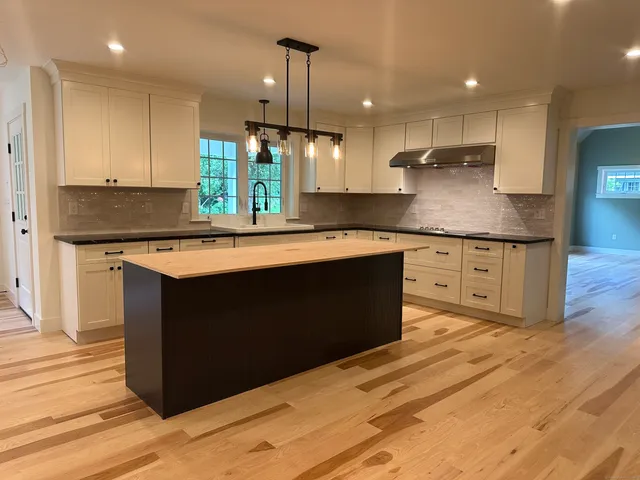 $1,250,000 | 11 Buttonball Road, Old Lyme, CT 06371