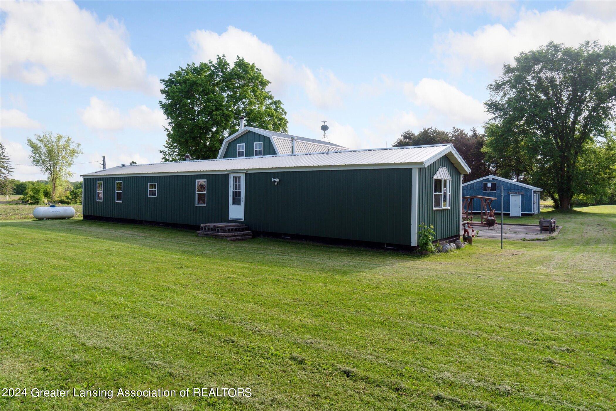 04-7779-S-Crystal-Carson-City-MI-48811-W