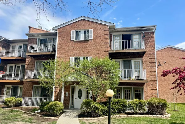 $1,750 | 4276 Central Road, Unit 302, Glenview, IL 60025