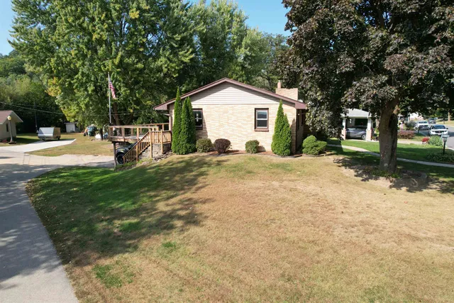 $199,000 | 609 Mulberry Drive, Cassville, WI 53806