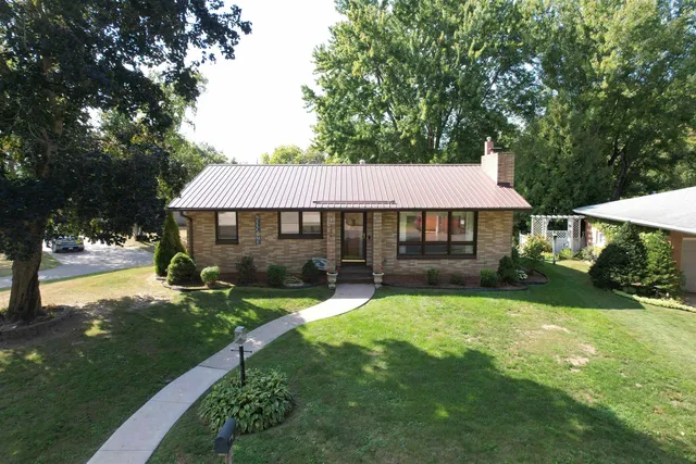 $199,000 | 609 Mulberry Drive, Cassville, WI 53806