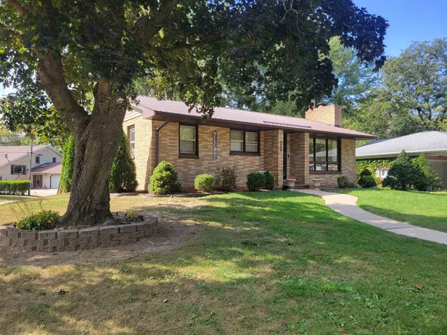 $199,000 | 609 Mulberry Drive, Cassville, WI 53806