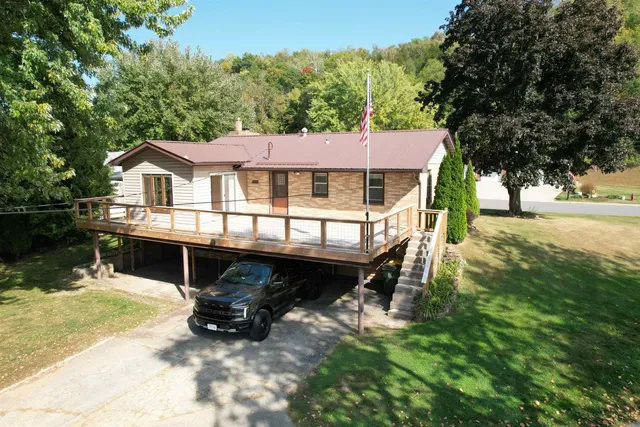 $199,000 | 609 Mulberry Drive, Cassville, WI 53806