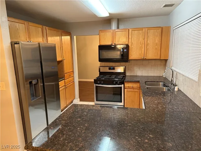 $1,800 | 4712 Cosley Drive, Las Vegas, NV 89147